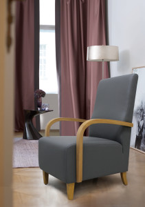 HD 7064 arm chair
