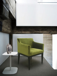HD 7093 arm chair