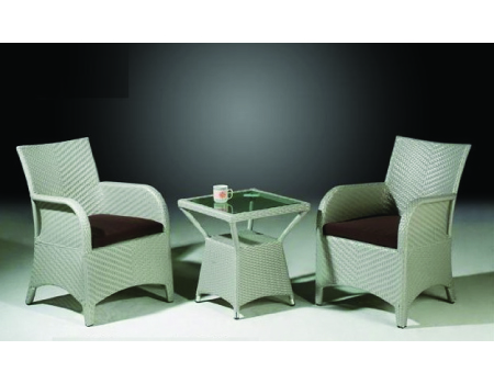 A 3113 outdoor chair & B 494 outdoor table