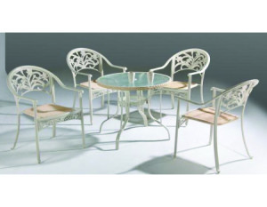 BC 648 outdoor chair & BT 652 outdoor table